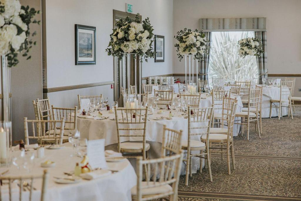 סימיל The Waterside Hotel מראה חיצוני תמונה