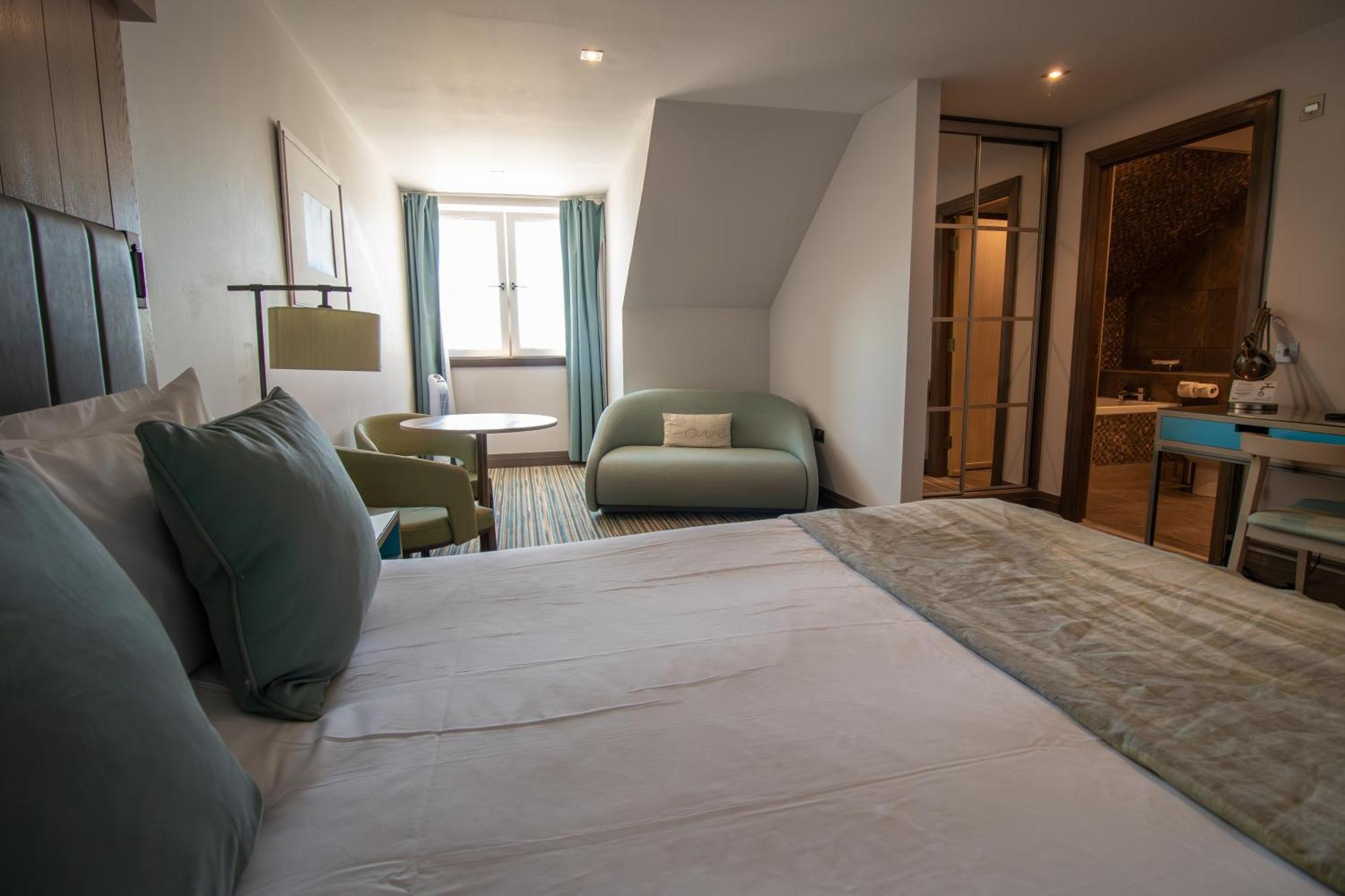 סימיל The Waterside Hotel מראה חיצוני תמונה