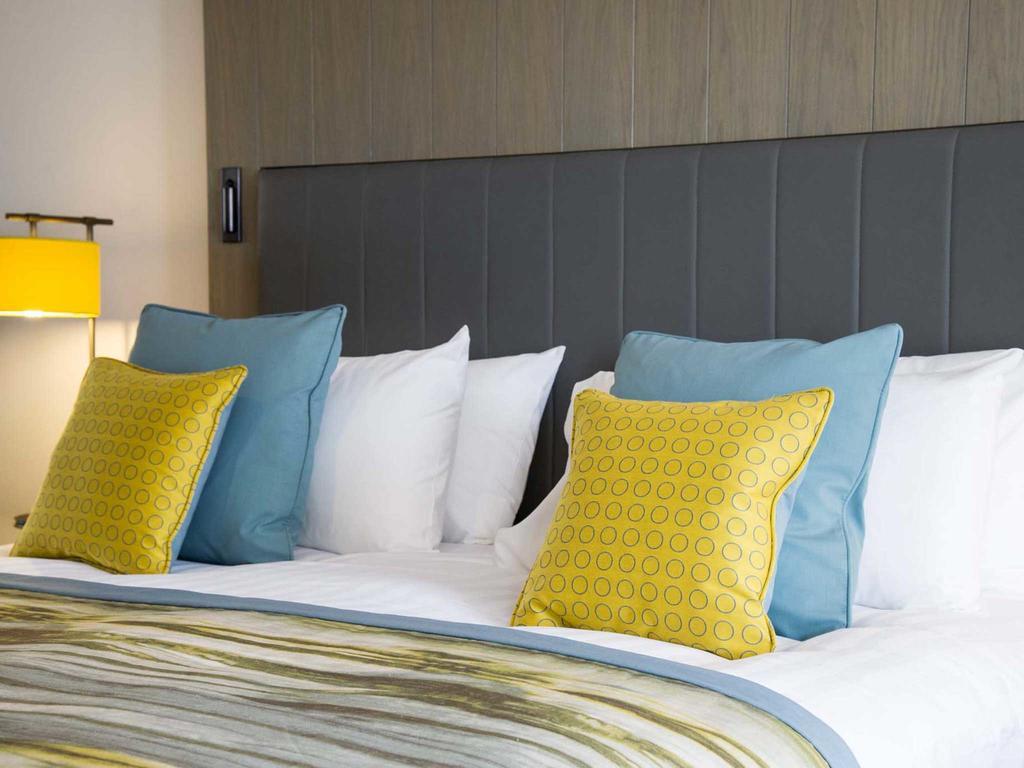 סימיל The Waterside Hotel מראה חיצוני תמונה
