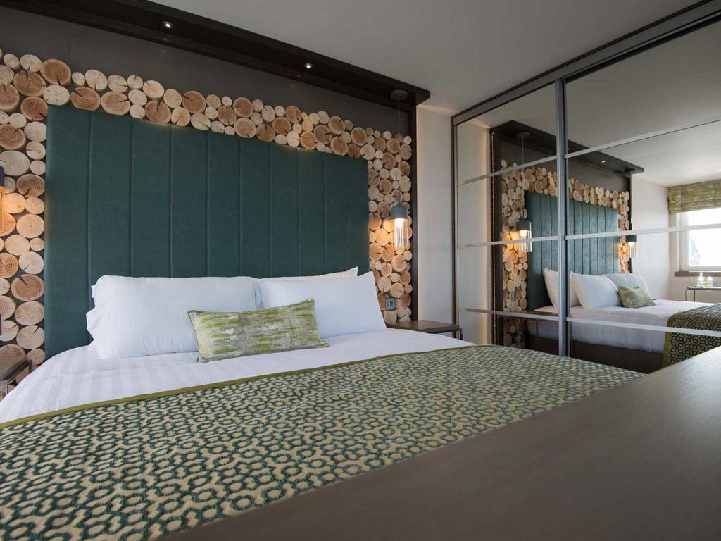 סימיל The Waterside Hotel מראה חיצוני תמונה