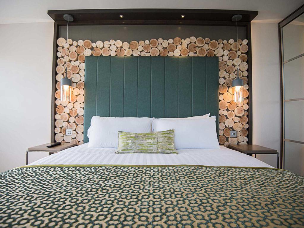סימיל The Waterside Hotel מראה חיצוני תמונה