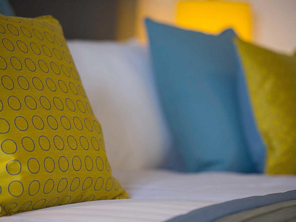 סימיל The Waterside Hotel מראה חיצוני תמונה