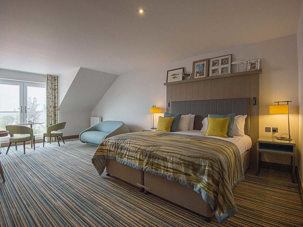 סימיל The Waterside Hotel מראה חיצוני תמונה