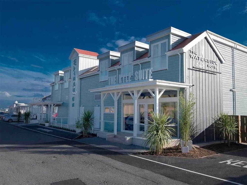 סימיל The Waterside Hotel מראה חיצוני תמונה