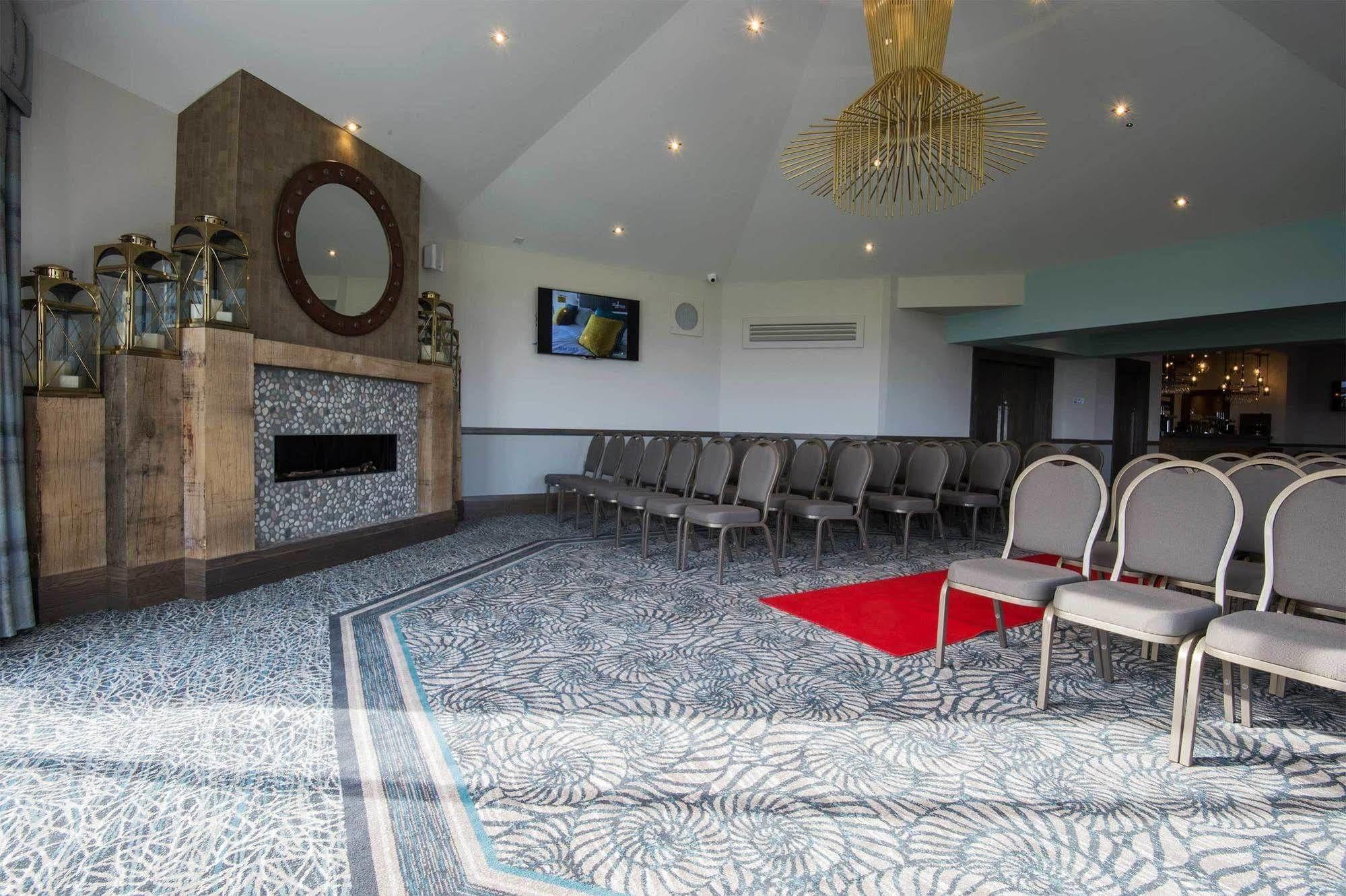 סימיל The Waterside Hotel מראה חיצוני תמונה