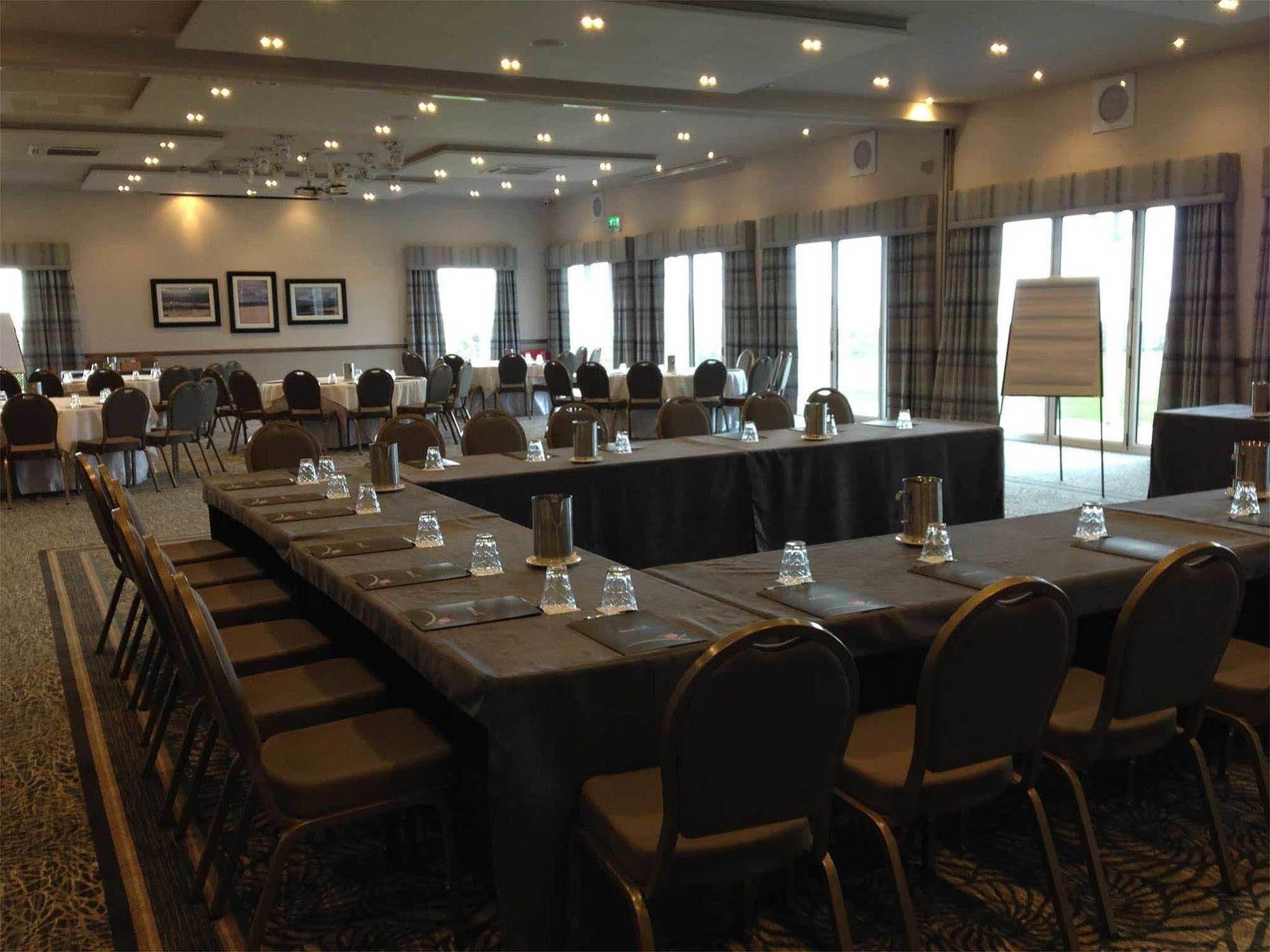 סימיל The Waterside Hotel מראה חיצוני תמונה